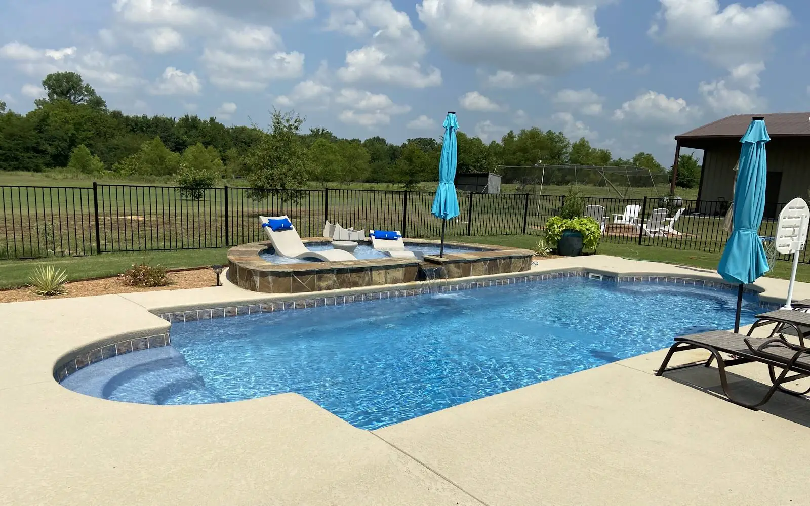 Gary Carroll Pools: fiberglass pool installers for Texas